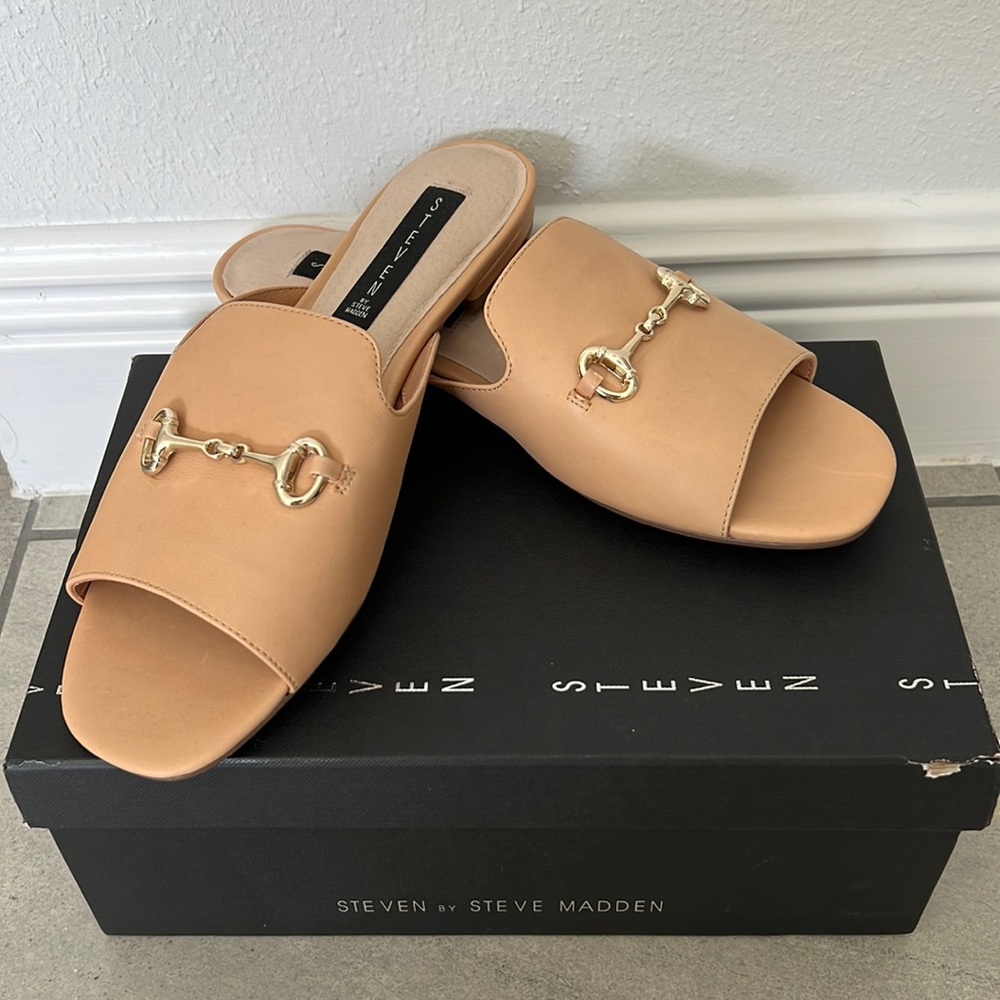 Steven Steve Madden flat Sandal with horse bit buckle